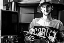 Auszubildender mit Brummi Auszubildender mit Brummiaufsatz Würfel